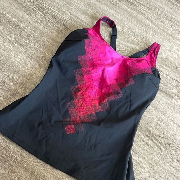 Women’s Swimsuit Top NEW - Picture 1 of 2